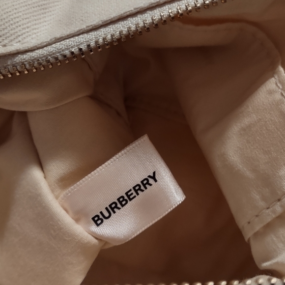 🆕Burberry Wristlet - Picture 3 of 10